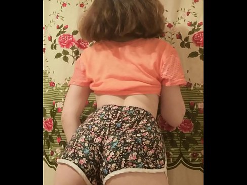 ❤️ Una ghjovana sexy si spoglia i pantaloncini davanti à a camera Super porn à co.kutjeporno.ru ﹏
