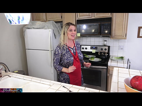 ❤️ Stepmom u munghje in cucina prima di a so data Super porn à co.kutjeporno.ru ﹏