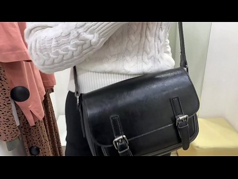 ❤️ Masturbazione publica di a ghjovana cagna FeralBerry cù un dildo in a sala di prove Super porn à co.kutjeporno.ru ﹏
