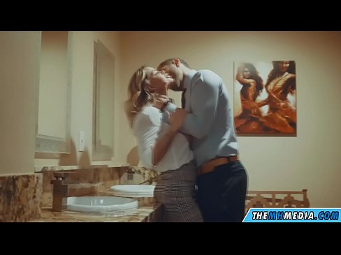 ❤️ Quandu una bionda tettona ti seduce in un bagnu publicu Super porn à co.kutjeporno.ru ﹏
